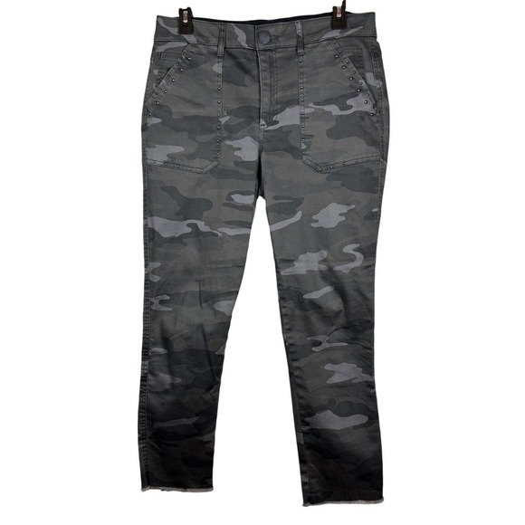 DEMOCRACY Women's High Rise Ankle Length Camo Studded Pants, Black Camo, Size 10 - Picture 1 of 10